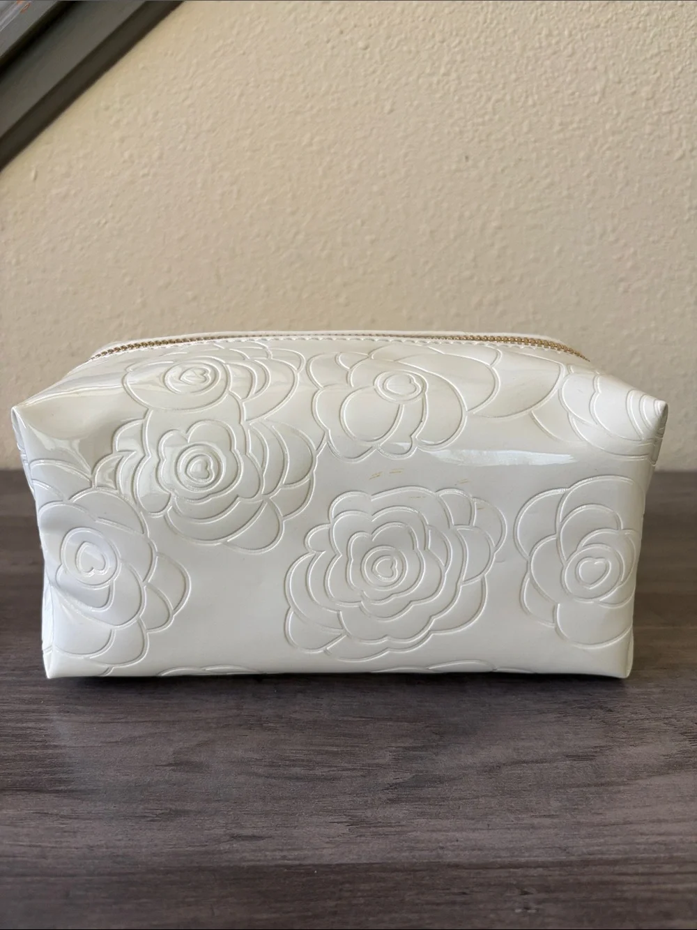 Imoshion NWT Vegan Off White Cosmetic Bag with Gold Toned Zipper